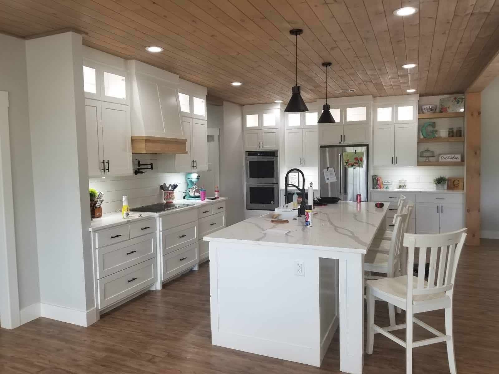 VM CUSTOM CABINETS LLC